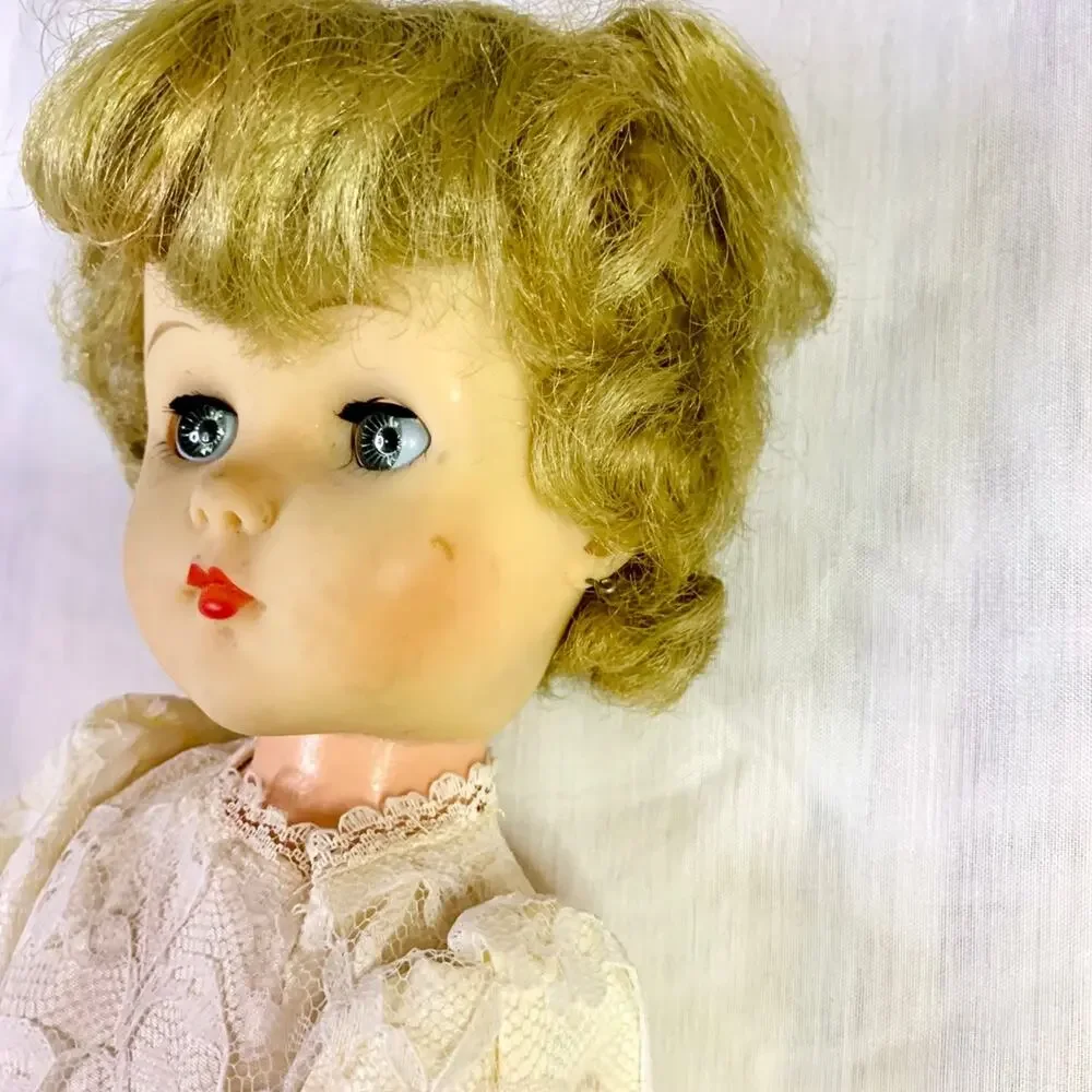 Vintage 1950s Baby Doll Blonde Hair Sleepy Eyes 12